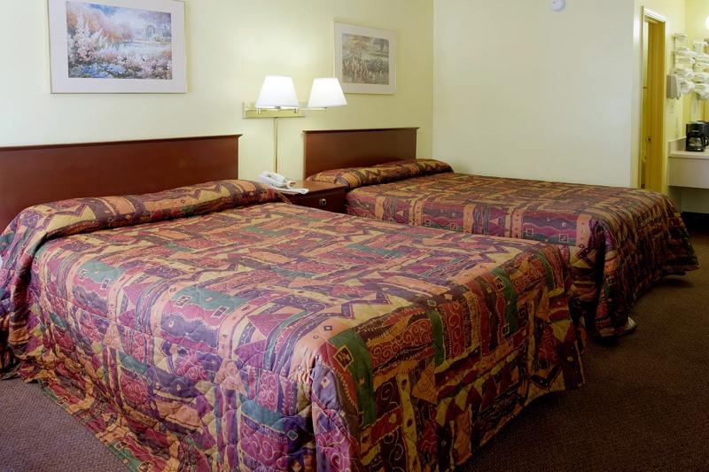 ABVI_TuscaloosaAL_GuestRooms_Two Double Beds_Side View - 0F5AF4BD-40BA-45E1-85B8D9703A90B4FC