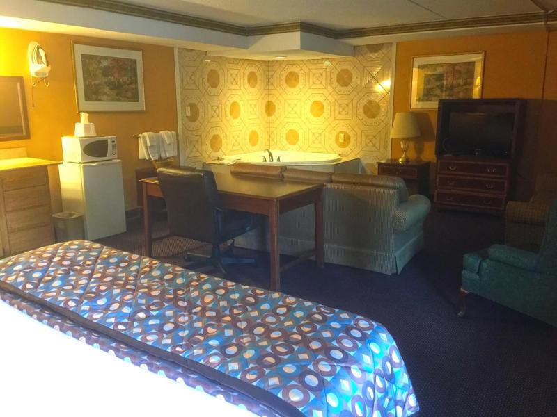 ABVI_PottstownPA_GuestRooms_King with Jacuzzi_Room - 10096DDD-AB3A-48E5-B432268BABF549C2