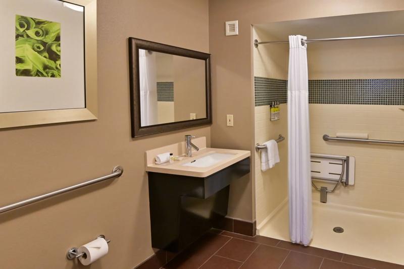 SES_FortLauderdalePlantation_GuestRoom_16 - 103B3D90-B032-4DA2-BF62C39EC95426E7