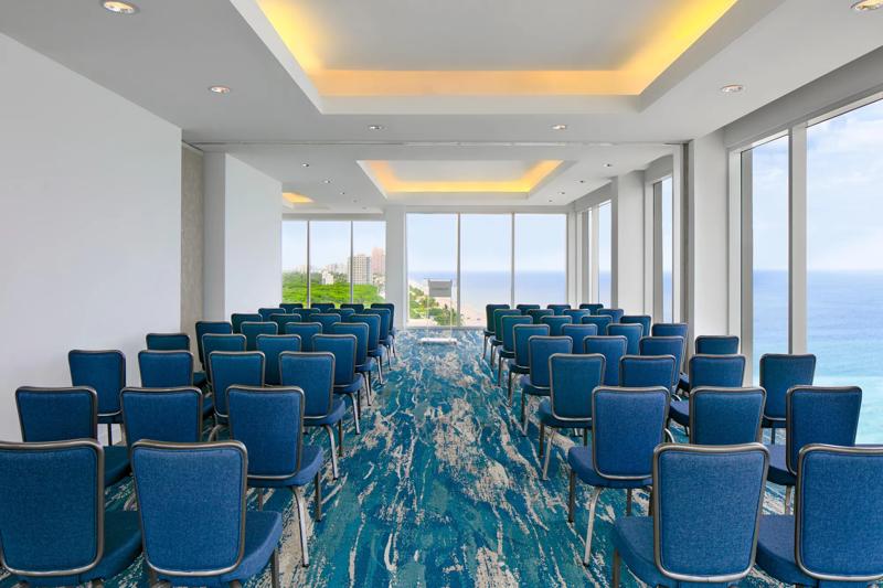 SHR_FortLauderdaleBeach_Meetings_Horizon2and3_Theater_1 - 11A58900-630E-4A62-86AEA91971393BC8