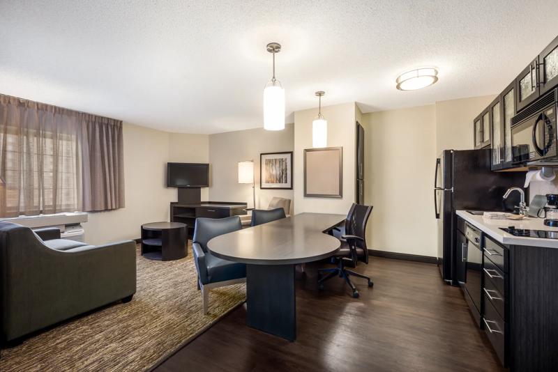 SIM_DetroitTroy_GuestRooms_Suite_Living Room and Kitchen - 12BF6614-A6D6-423F-B275D42EDBE96D36