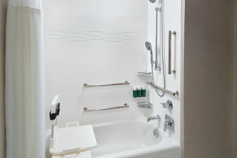 SES_RaleighCary_GuestRoom_11 - 130CB4C6-D7B2-4E46-B91AC1A55AE2E484