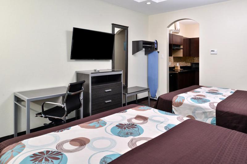ABVIS_SpringHoustonN_TX2287_TwoDoubleBedsKitchenSuite2 - 13556978-E612-4799-B0513B7EBBFDE796