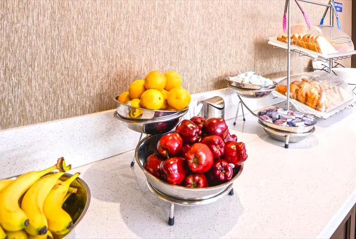 ABVI_NRGParkMedicalCenter_TX2306_Breakfast Area2 - 1381060D-479E-4633-A624CDFE9C09E0AB