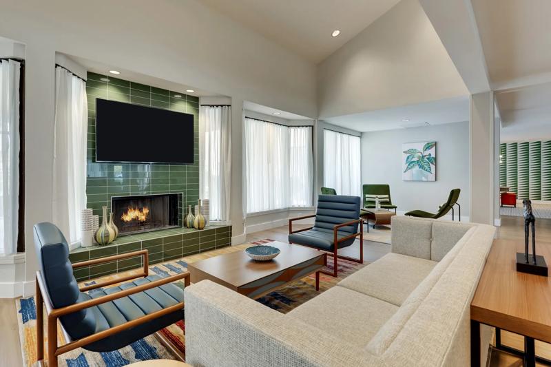 SEL_ScottsdaleMayoClinic_TheCommons_Fireplace_1 - 13B3C147-8628-4DAC-AC6000C533F00587