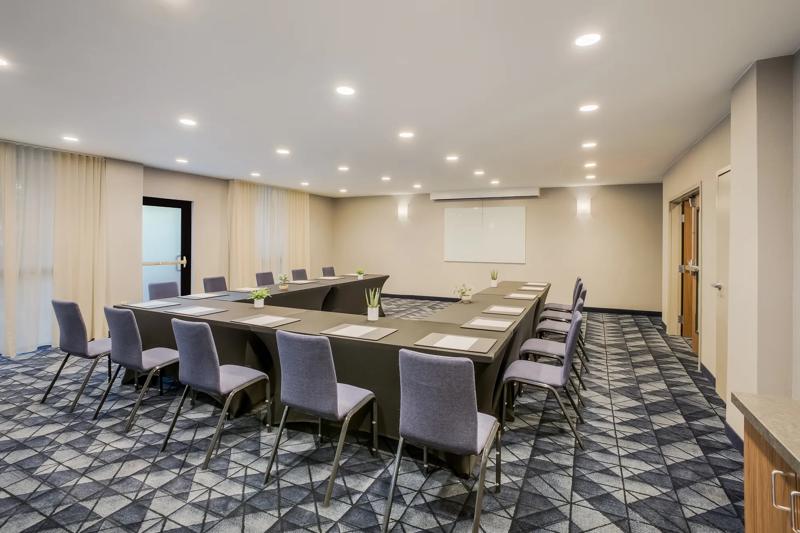 SEL_PhoenixChandler_MeetingRoom_UShape - 1451EB3D-D17D-4B4D-8E3A22970D9EADFB
