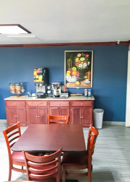 ABVI_PaulsValleyOK_Dining_Breakfast Area_VT - 14670613-80FE-47D1-BD357DD83CFCEF75