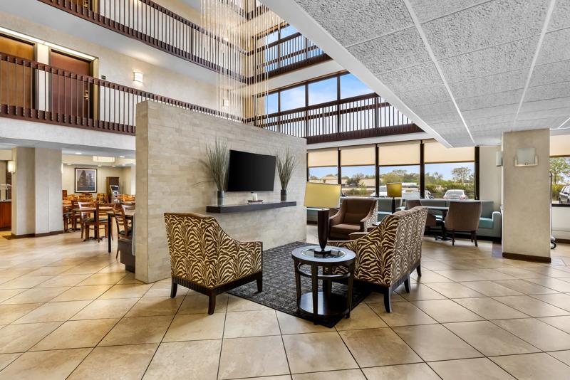 SEH_Houston_Hobby_Airport-Lobby-3