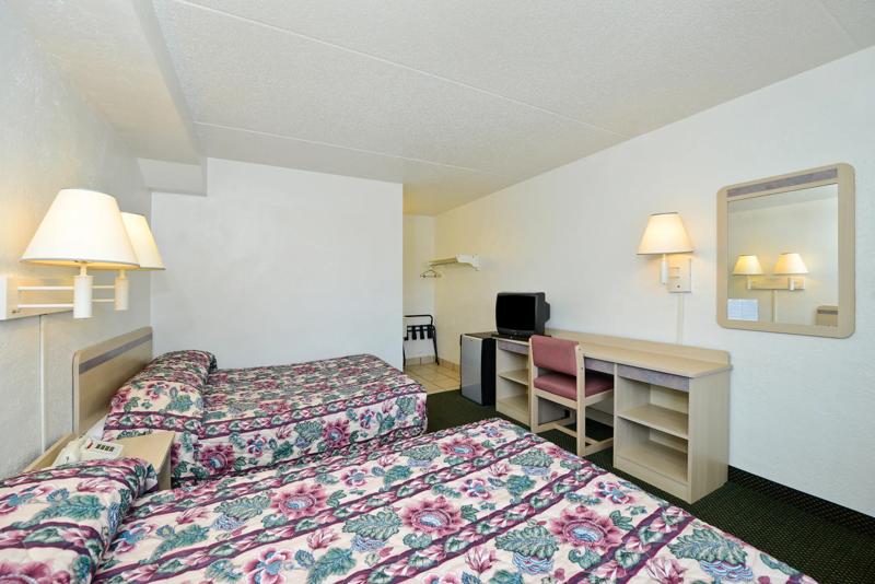 ABVI_BattleCreekMI_GuestRooms_Two Doubles_Room Amenities - 157D944D-64F1-466D-AD2291FA6B2A45A6
