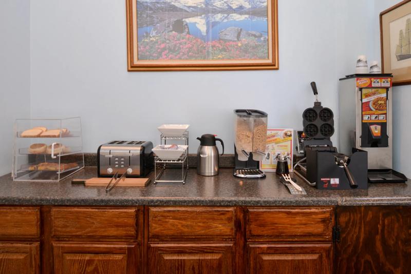 ABVI_CarsonCityNV_Dining_Breakfast Area_Buffet - 1599202F-84A2-4CA4-9EC32A53485A7AEC