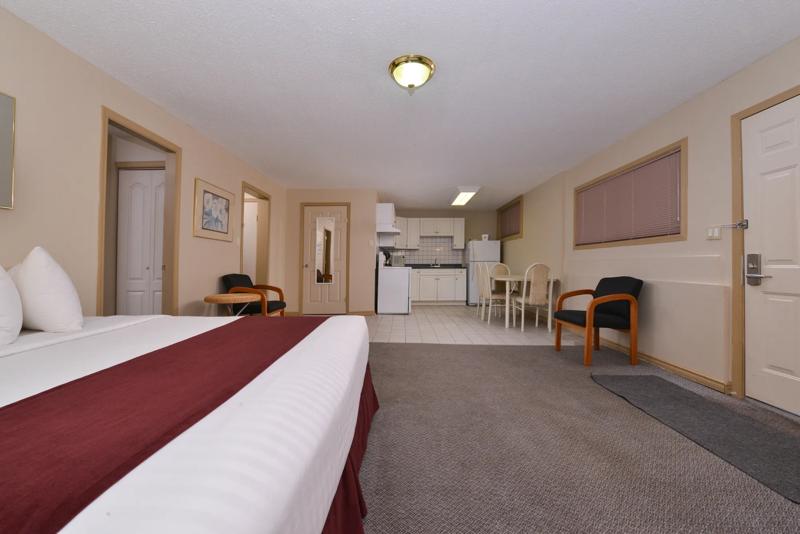 CBVIS_Vernon_BC0025_TwoKingBedsDlxSuite2 - 15EF281E-DB80-4860-A3C39393A38FBF4E