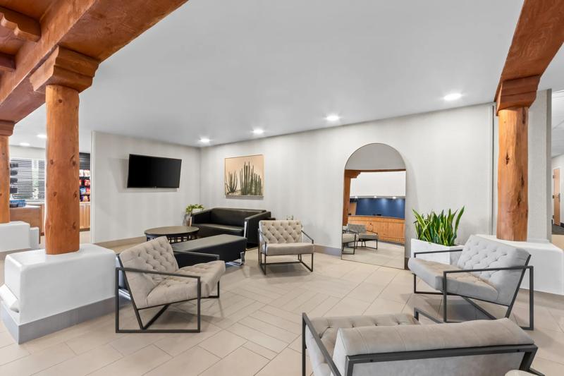 RLIS_GoodyearPhoenix_AZ2084-Lobby-2 - 167F7C5F-97CD-42B2-AD75C477A0770EC1