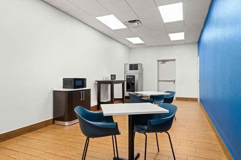 SIG_Miami-BreakfastArea-1 - 1687DBED-1FDD-4074-AE4161618244C0CC
