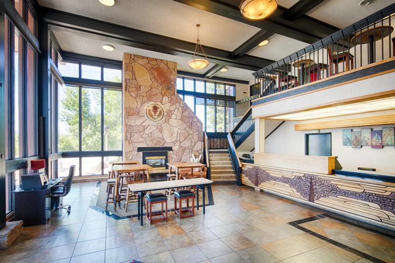 RLIS_Missoula_Lobby - 173A8924-4568-4237-BE95CBF22D7E9633