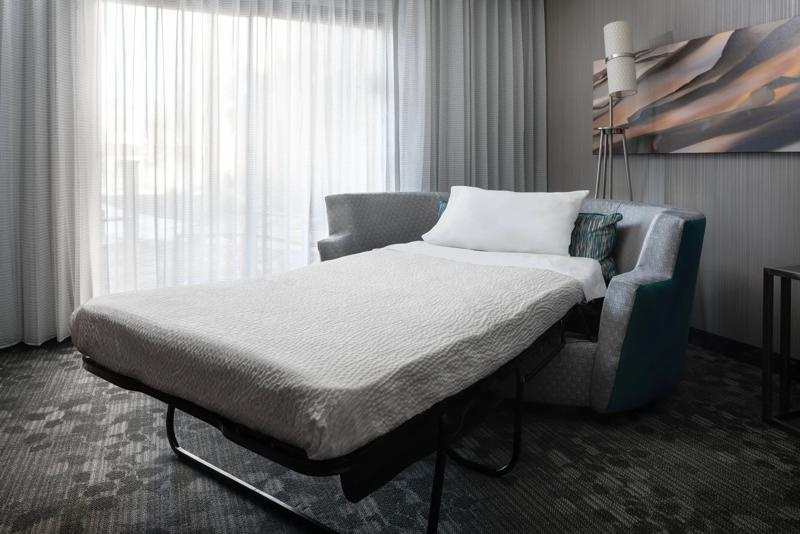 SEL_PhoenixCamelback_GuestRoom_SofaBed - 173CB2F4-FDD5-4D4A-855916262DAEF91B