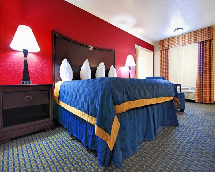ABVI_Kingsville_TX5088_OneKingBed1 - 175199FF-48DB-42E6-B91043BFDB867E8B