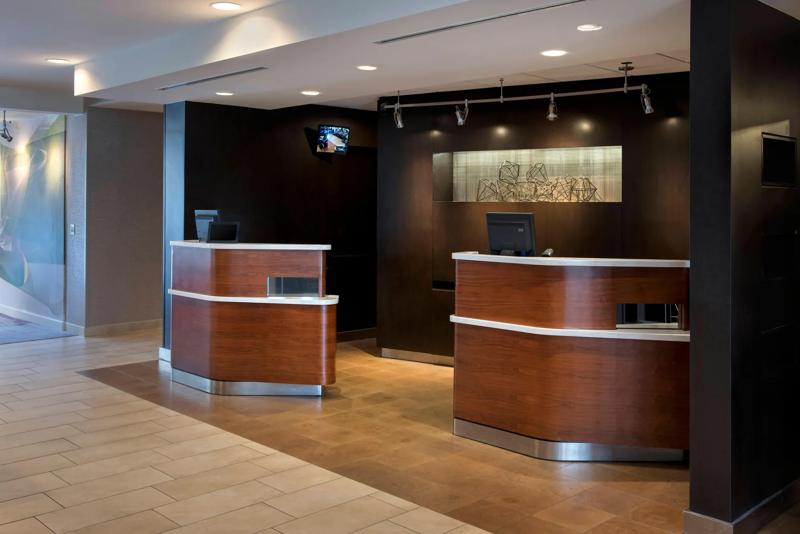 SEL_BostonMilford_Lobby_FrontDesk - 17CF28D4-437C-4200-93F9601F37B8E016