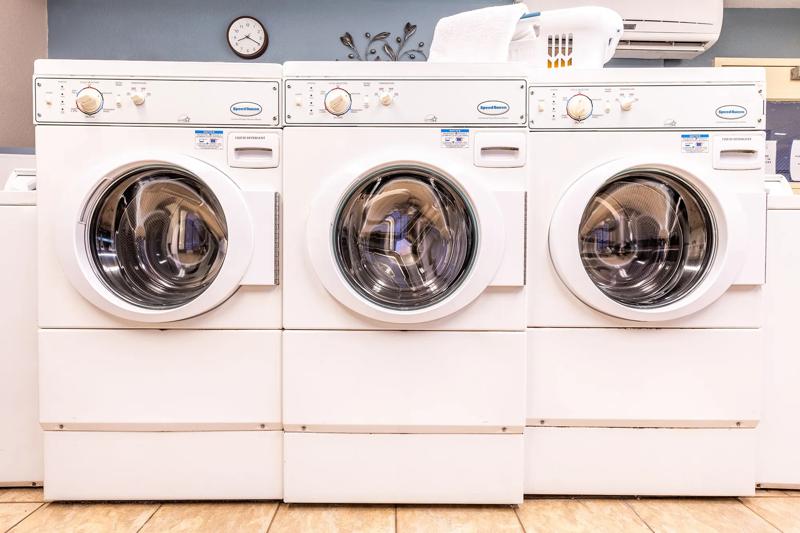 SIM_PhoenixGlendale_Amenities_Laundry - 17E4DA54-508E-40C5-A1C9CD58E4189F91