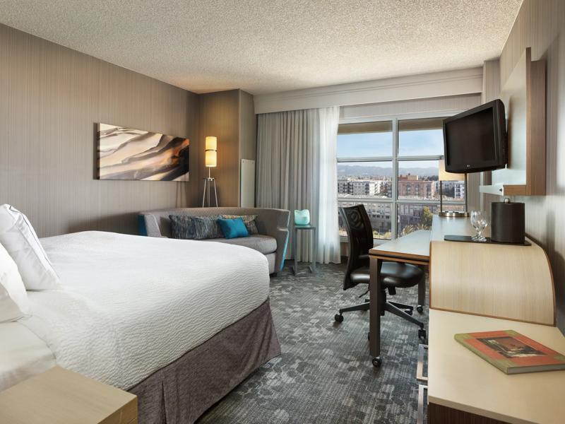 SHR_Emeryville_GuestRoom_MountainCityView_Premium_King - 17E9175F-194A-4326-A932316C3089794B