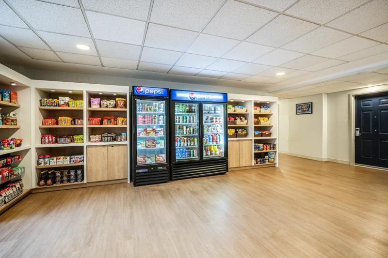 SIM_JerseyCity_Amenities_The Market_Angled - 187B17AF-EB7F-4BFF-83F37C3A1F159E30