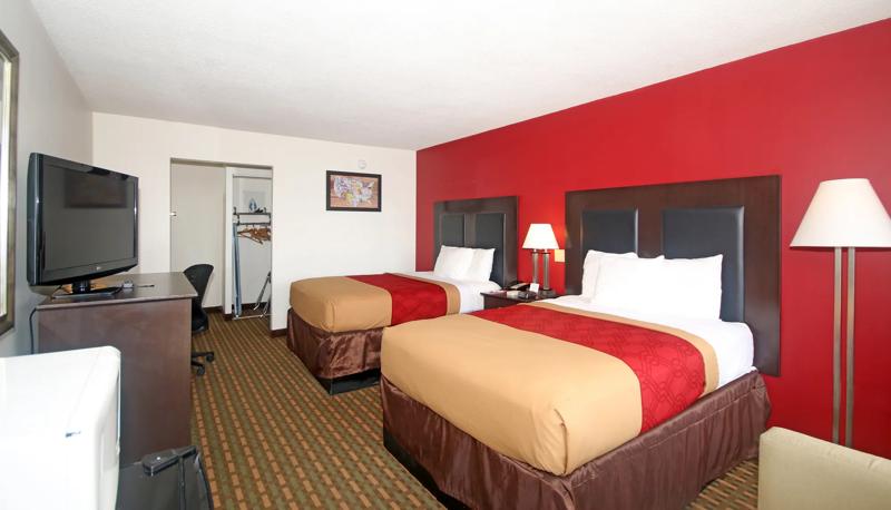 ABVI_PilotMountainNC_GuestRooms_Two Doubles_Beds - 18D61824-314E-4FC7-A32A7ED82A343198
