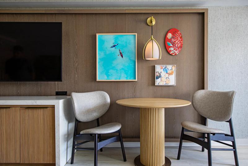 SHR_HiltonHeadIsland_GuestRoom_PremierExecutiveSuite_DiningArea - 1905A46B-BBB0-4F93-987D04AC1A4A08C2