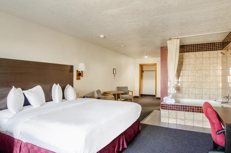 ABVI_FtCollinsECO_GuestRooms_King with Jetted Tub_Room - 1931F8F2-564E-4030-B49C0CE39512D574