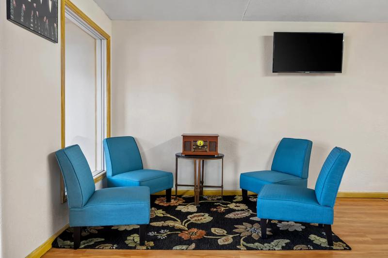 ABVI-SIG-Danville-Lobby-2 - 19947233-4899-499C-B5D9547B3E2B2383