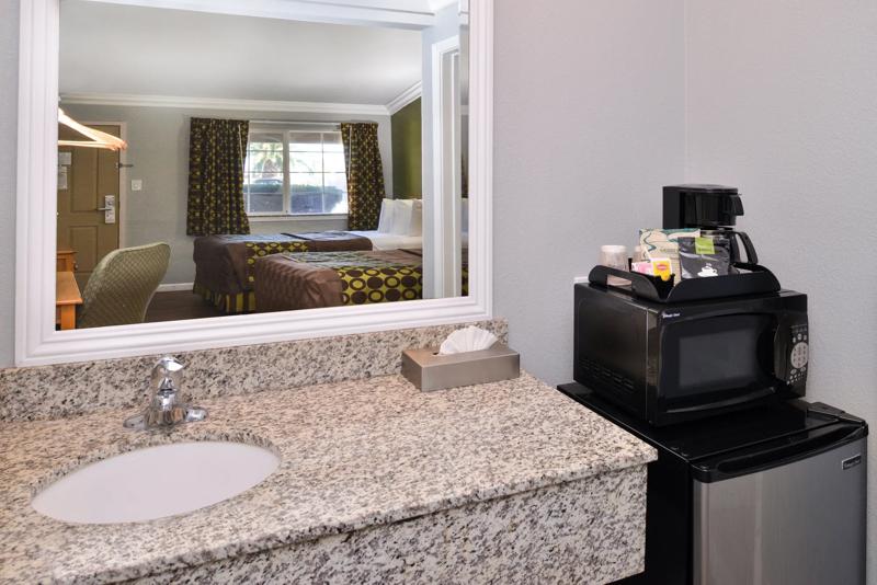 ABVI_LosBanosCA_GuestRooms_Two Full Beds_Vanity - 19A092EA-AB1E-4E8C-95D6A077A43673CB