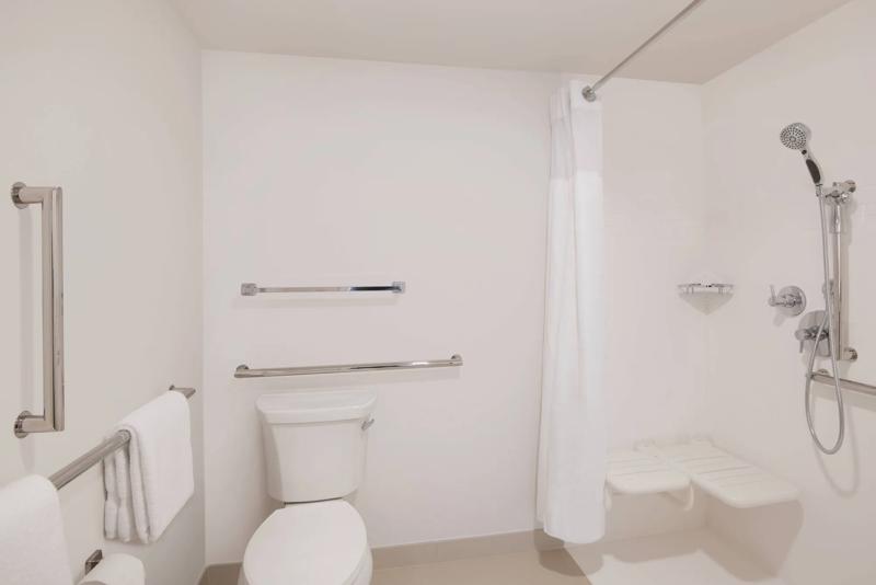SES_AltantaAlpharettaNorthPointMall_GuestRoom_12 - 1AE367A3-CB0B-4341-9105AB84531E6E7B