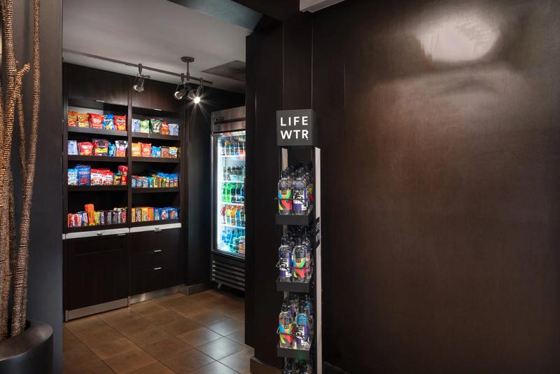 SEL_PhoenixCamelback_Amenity_TheMarket - 1B4659CC-2B4D-43F9-81C6EAAC2365439A