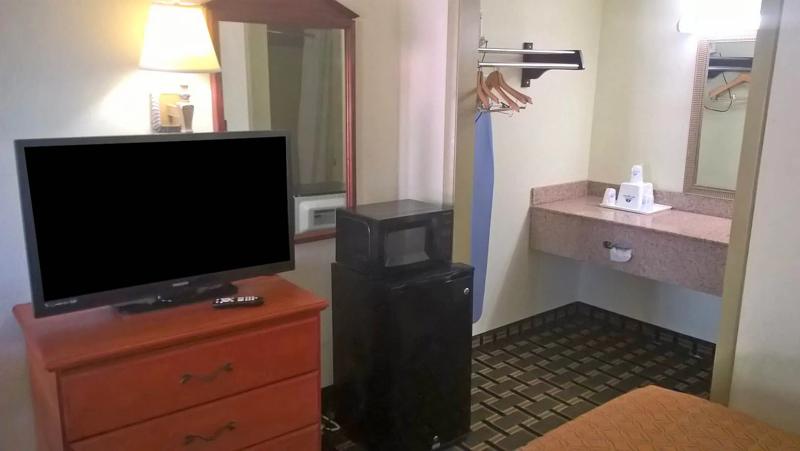 ABVI_AndersonSC_GuestRooms_Two Doubles_Room Amenities - 1BA62DFF-032A-4FB1-A164AA447F677DA0