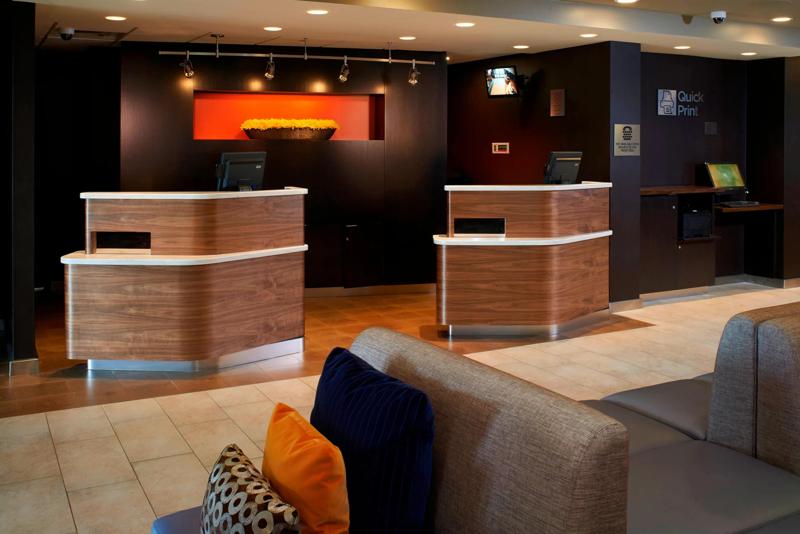 SEL_DetroitNovi_Lobby_FrontDesk - 1BBB3A67-A49A-4186-A2569C9AE37479C0