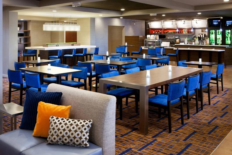 SEL_LasVegasSummerlin_Dining_TheCommons_SeatingArea - 1BF7AD76-A51D-46DB-9940EEB16969B45E