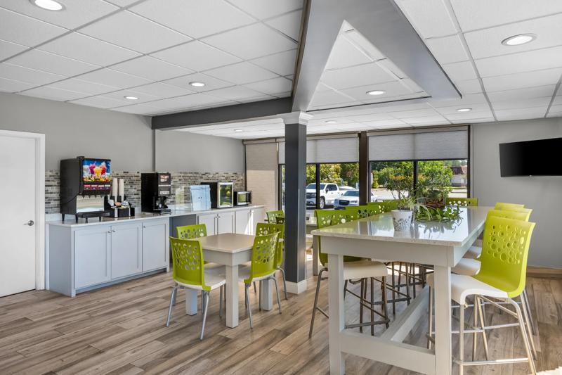 ABVI_Douglasville_GA1635-BreakfastArea-1 - 1C1DF42E-2C36-48E1-B102E64718B0F554