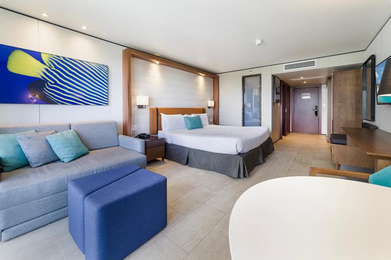 SHR_MahoBeach_Room-King-Bed-05 - 1C4E21EA-F39F-4707-912F9F53650B3F93