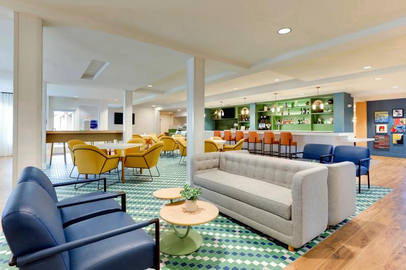 SEL_SanFranciscoAirportOysterPoint_TheCommons_Dining_2 - 1C67440B-E56E-44B1-B66F67EF3B960611