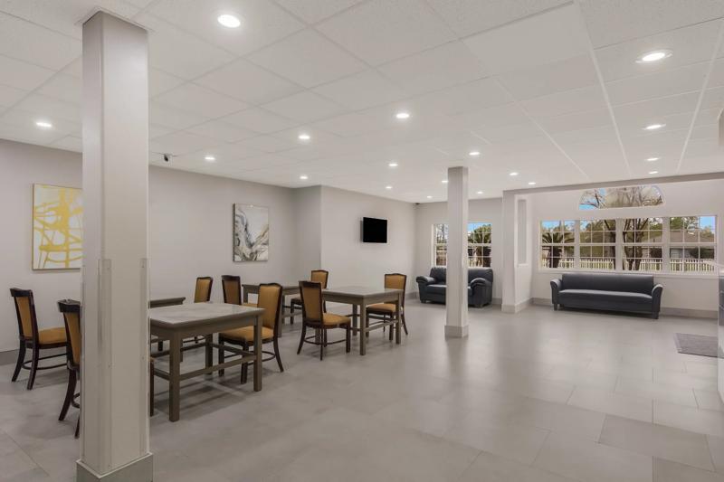 ABVI_LakeCharlesExit5LA_Lobby_Seating - 1C9C52D3-B7F7-46EB-903D0A0CC075EC7B
