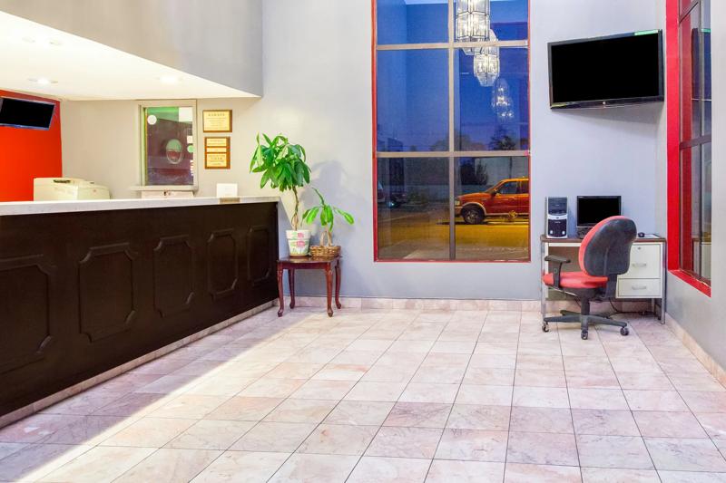 ABVI_BakersfieldCentralCA_Lobby_Front Desk - 1CC4345A-9402-4F79-AEC333BF97810856