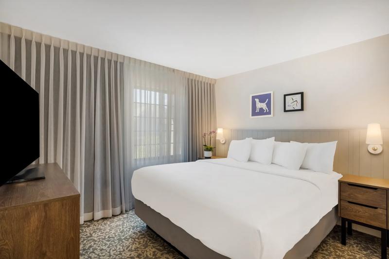 SES_Brand_DenverSouth-ParkMeadows_GuestRoom_TwoBedroomSuite_1King2Double_5 - 1DF277CA-F2CD-49BC-AC3ABE6E22610309