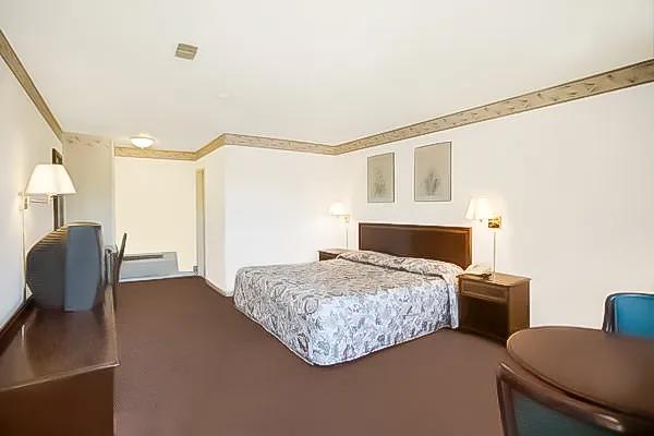 ABVI_AlbanyEastGreenbush_GuestRooms_King_Room - 1E3A0CAC-C30D-47EF-A564EE1ACB0D3E8D