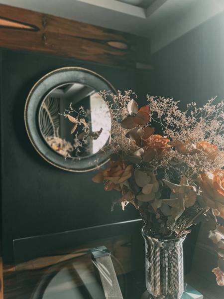 AKEN_Mind_LaUrumptaHotel_Presidential Suite Flowers 2 - 1EF24987-6DA4-4DCE-A61C0A7FA3A49A25