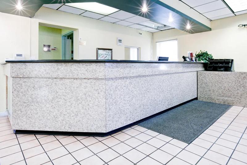 ABVI_Florida TurnpikeFL_Lobby_FrontDesk - 1F27C224-5613-46BB-A5926AB52526795B