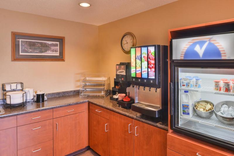 ABVI_InternationalFallsMN_Dining_Breakfast Area_Buffet - 1F906C28-73F0-43CA-B294CEE5FA25EC2F