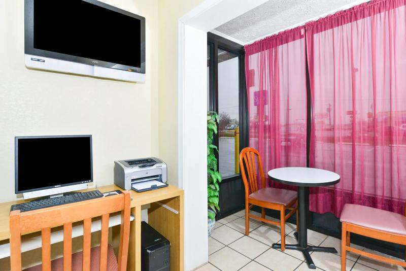 ABVI_FredericksburgNVA_Amenities_Business Center - 2088567A-635E-464F-8369822C4832C769