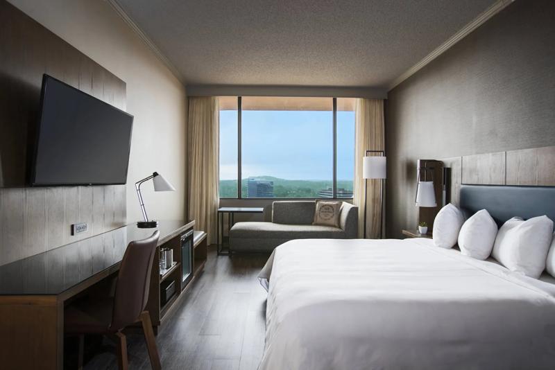 SHR_NashvilleAirport_GuestRoom_King - 220E7666-9361-496E-A82FECDC4E8DE225