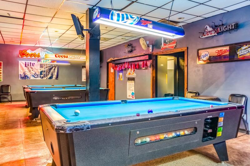 ABVI_ElkCityOK_Amenities_Pool Table - 22290731-F5AF-4BC9-A19661C7A9B1422B