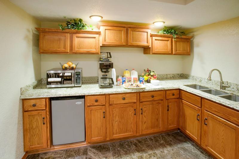 ABVI_EdnaTX_Dining_Breakfast Area_Buffet - 223A83DC-1C90-4C24-88898C0C6985F479