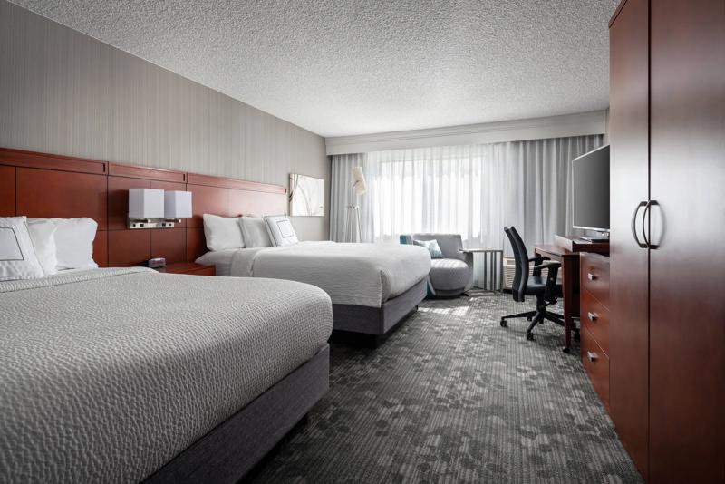 SEL_Camarillo_GuestRooms_TwoQueens_Window View - 22B29901-1744-4F05-98DDD540B8B2B549