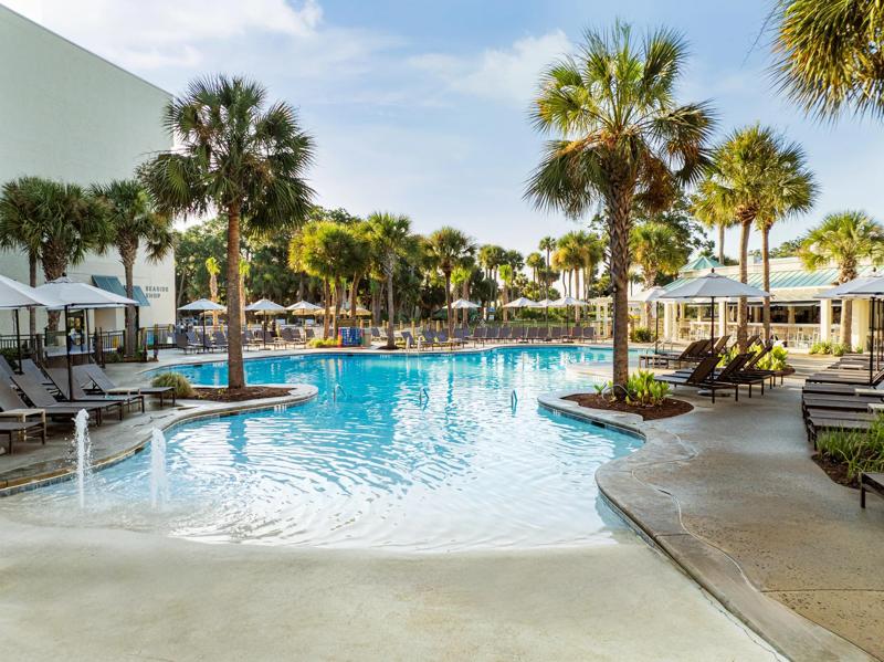 SHR_HiltonHeadIsland_Exterior_Pool_BeachEntrance